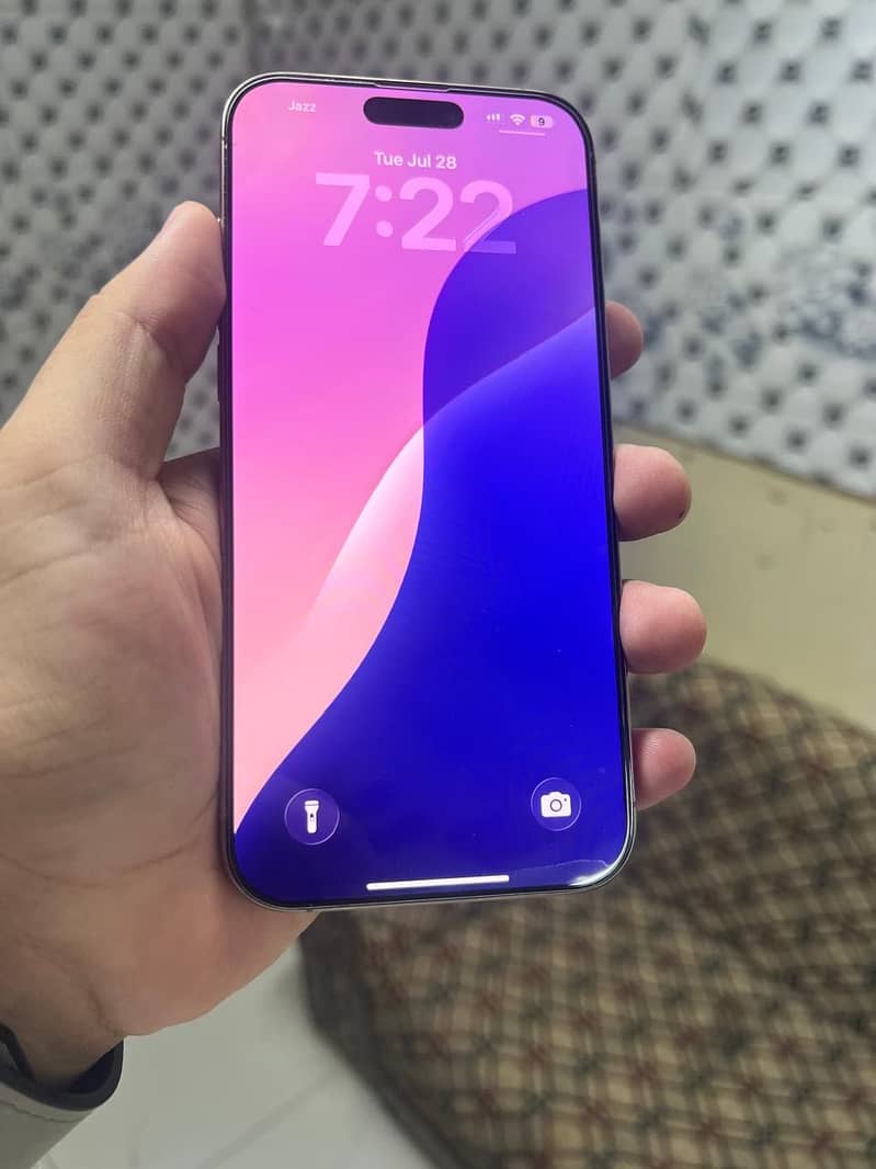 Apple iPhone 16 Pro Max 1