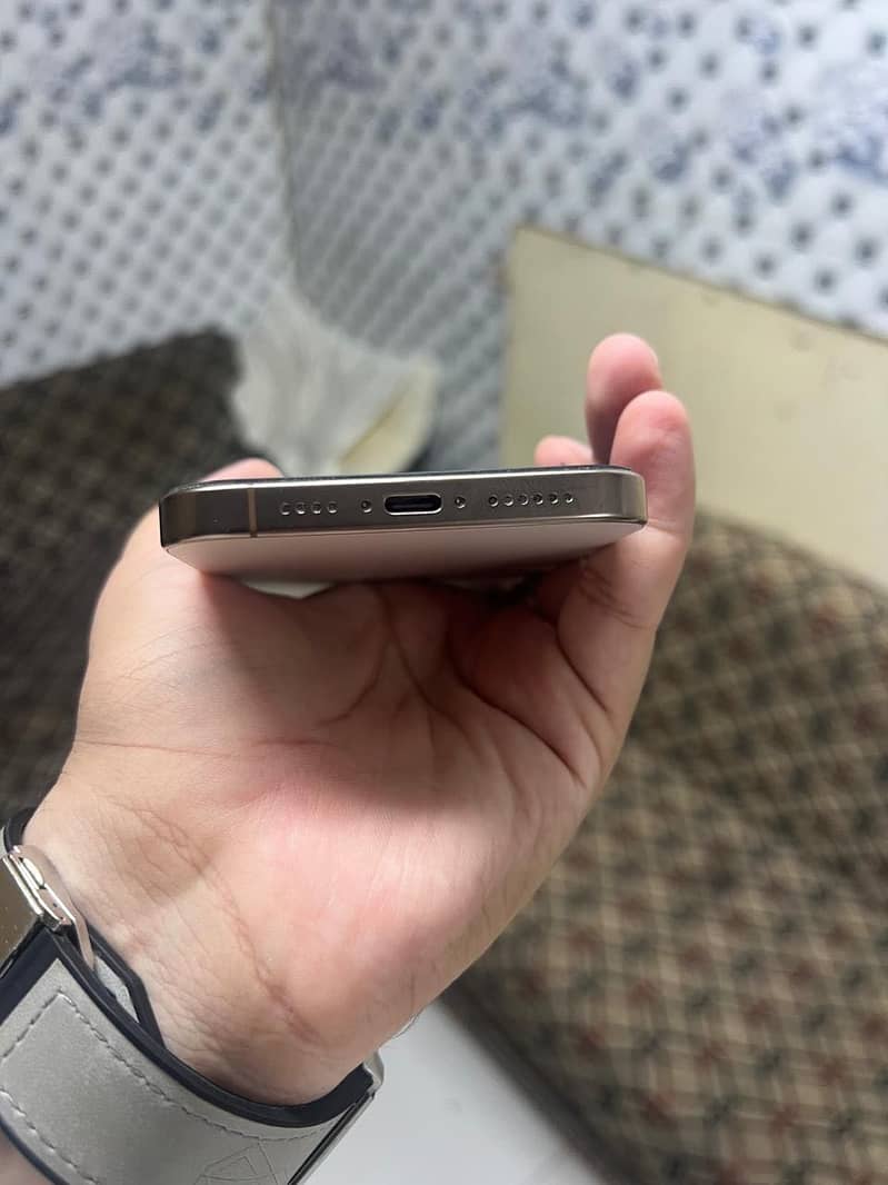 Apple iPhone 16 Pro Max 3