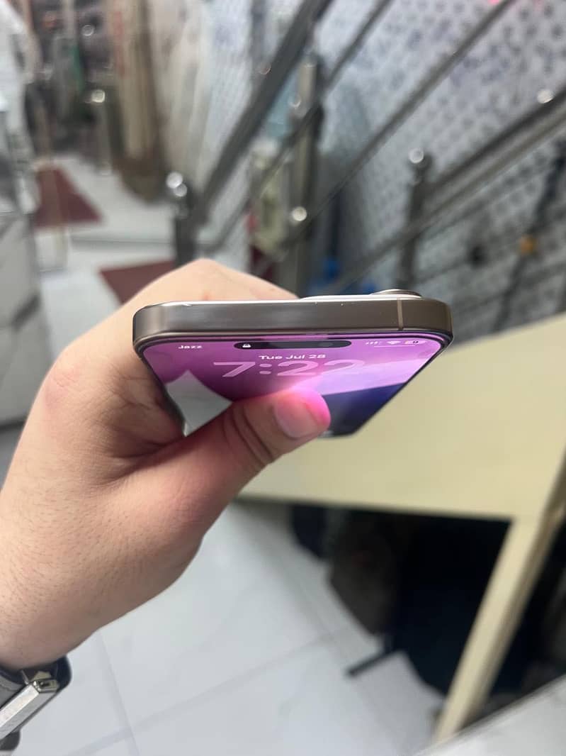 Apple iPhone 16 Pro Max 5