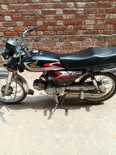 2025 modle honda cd70 black
