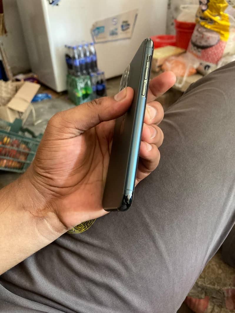 Apple iPhone 11 Pro 3