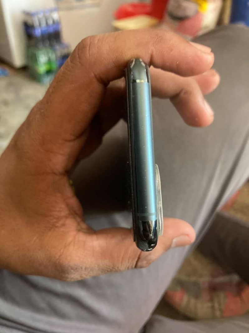 Apple iPhone 11 Pro 4