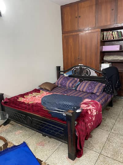 king size wooden bed with mattress