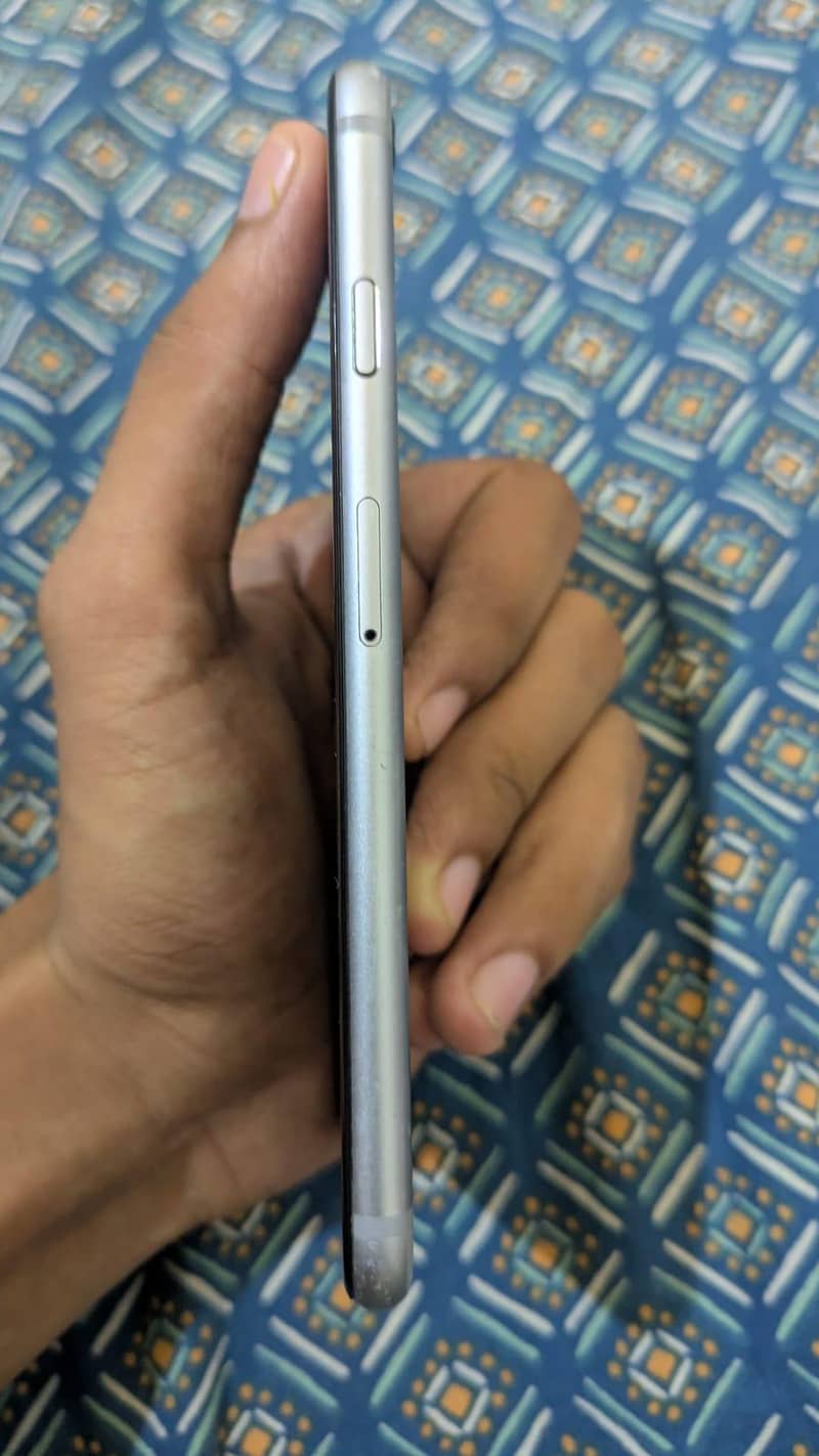 Apple iPhone 6S 1