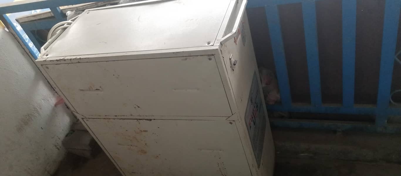 2000 VA UPS 2