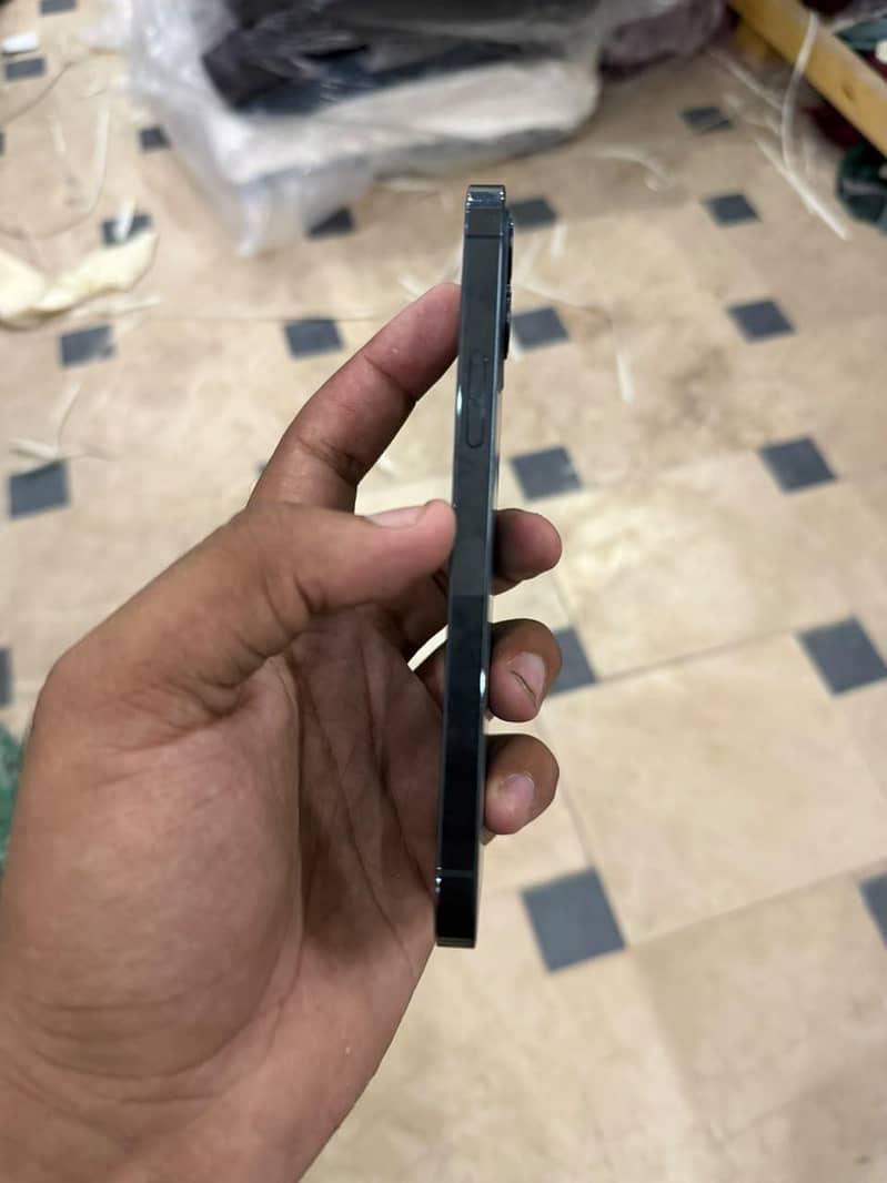 Apple iPhone 12 Pro 3