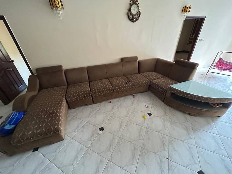 U shaped  sofa set excellent condition 1
