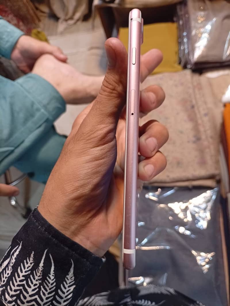 Apple iPhone 7 Plus 0