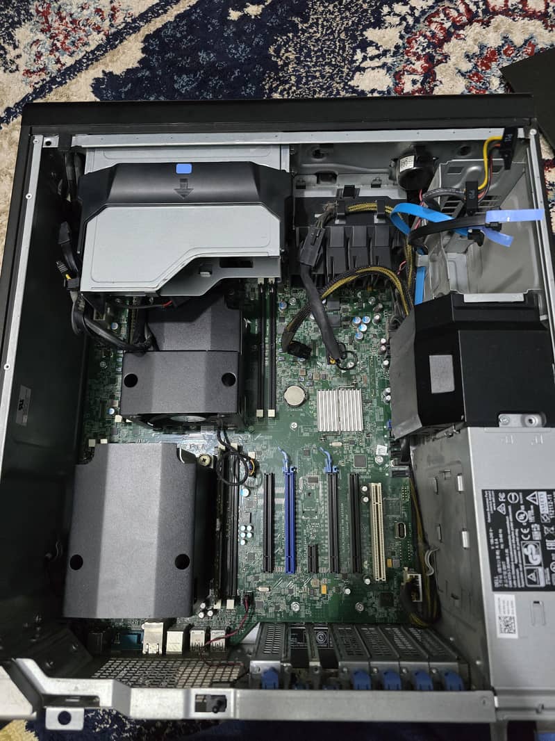 Dell precision T7810,Dual Intel Xeon e5 2699 v3 36 core/72 thread 5
