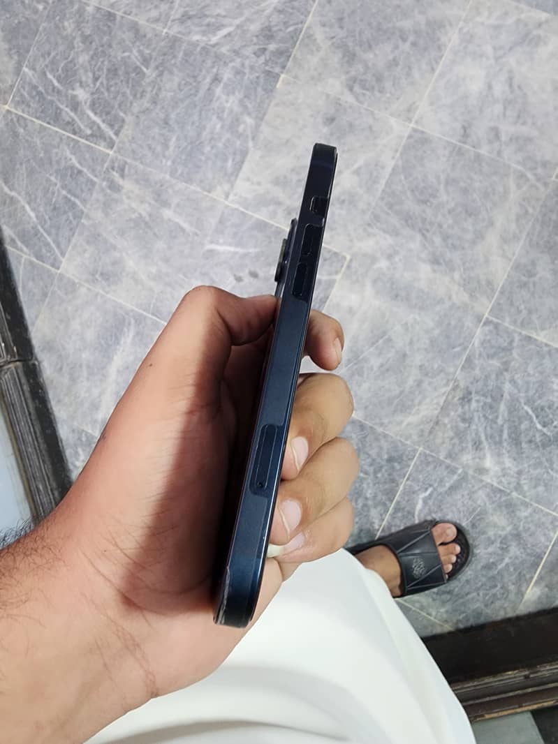 Apple iPhone 13 4