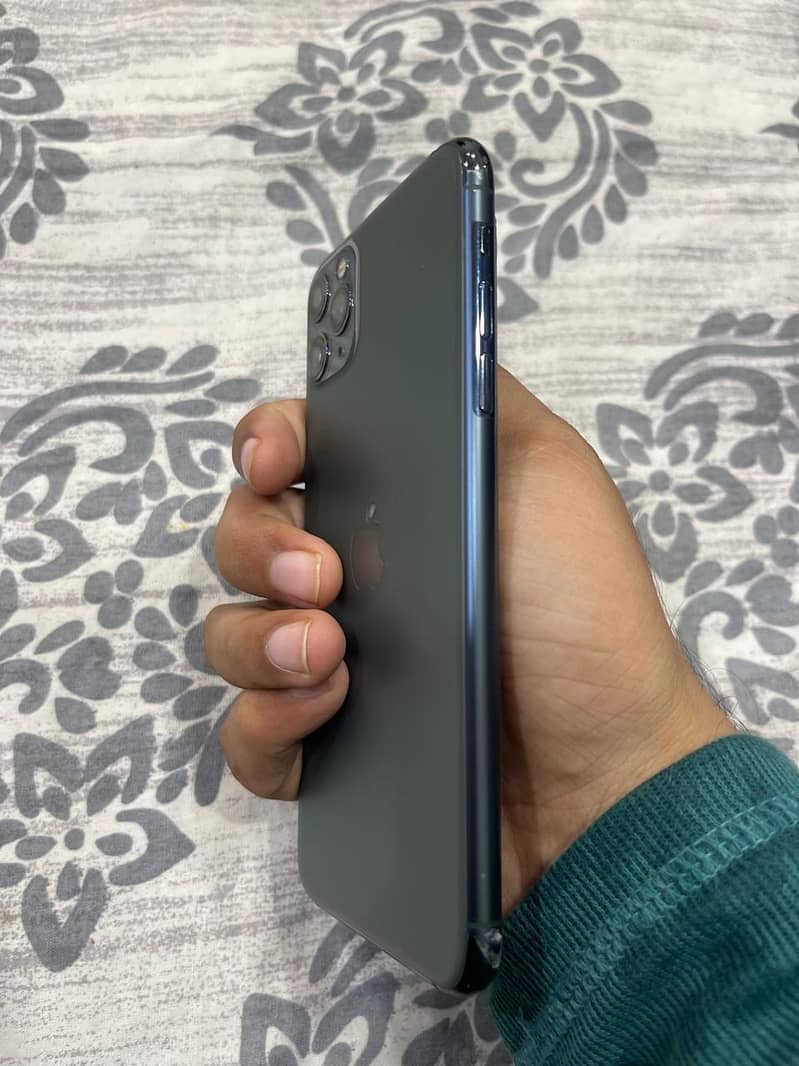 Apple iPhone 11 Pro Max 3