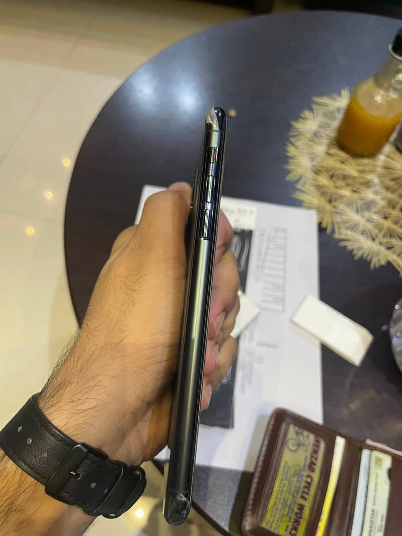 Apple iPhone 11 Pro Max 6