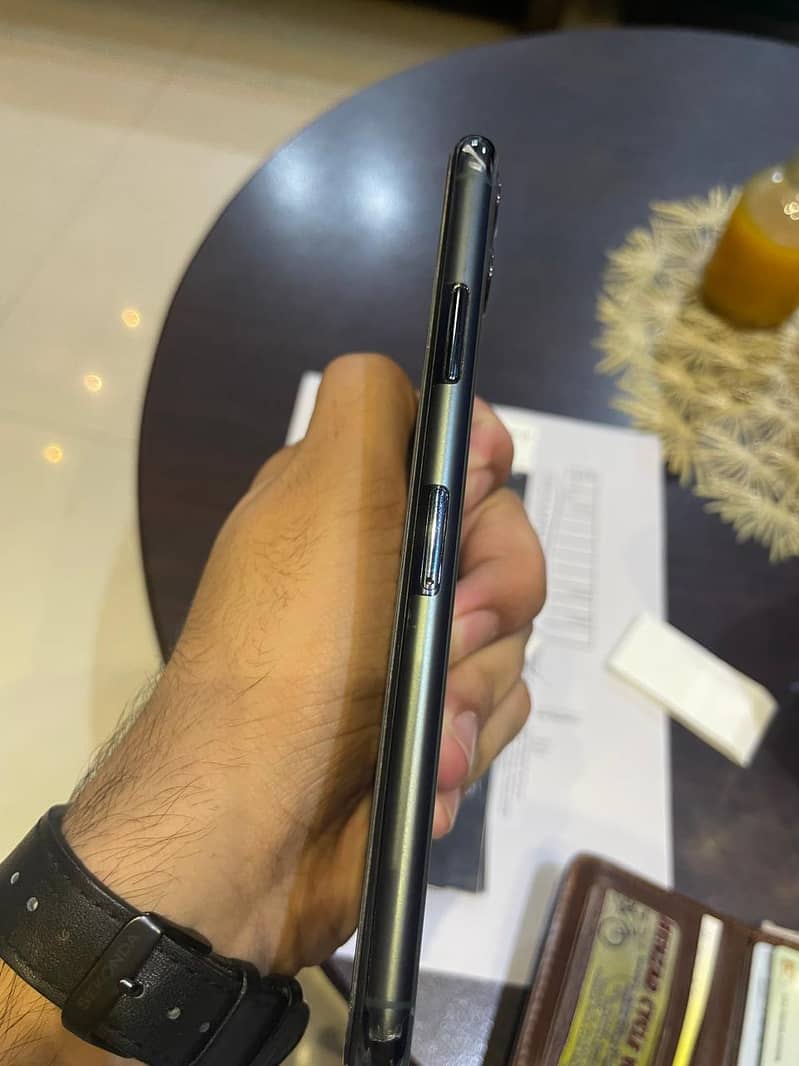 Apple iPhone 11 Pro Max 8