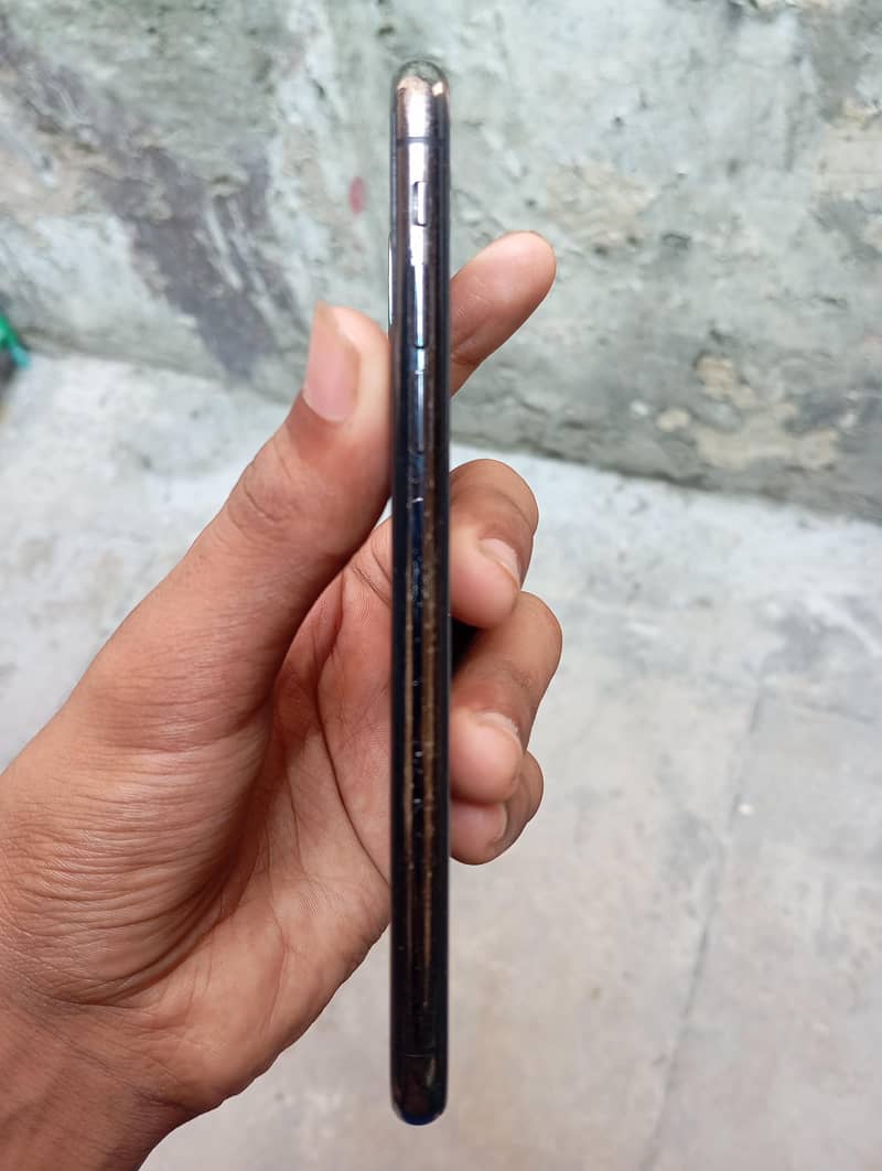 Apple iPhone X 3