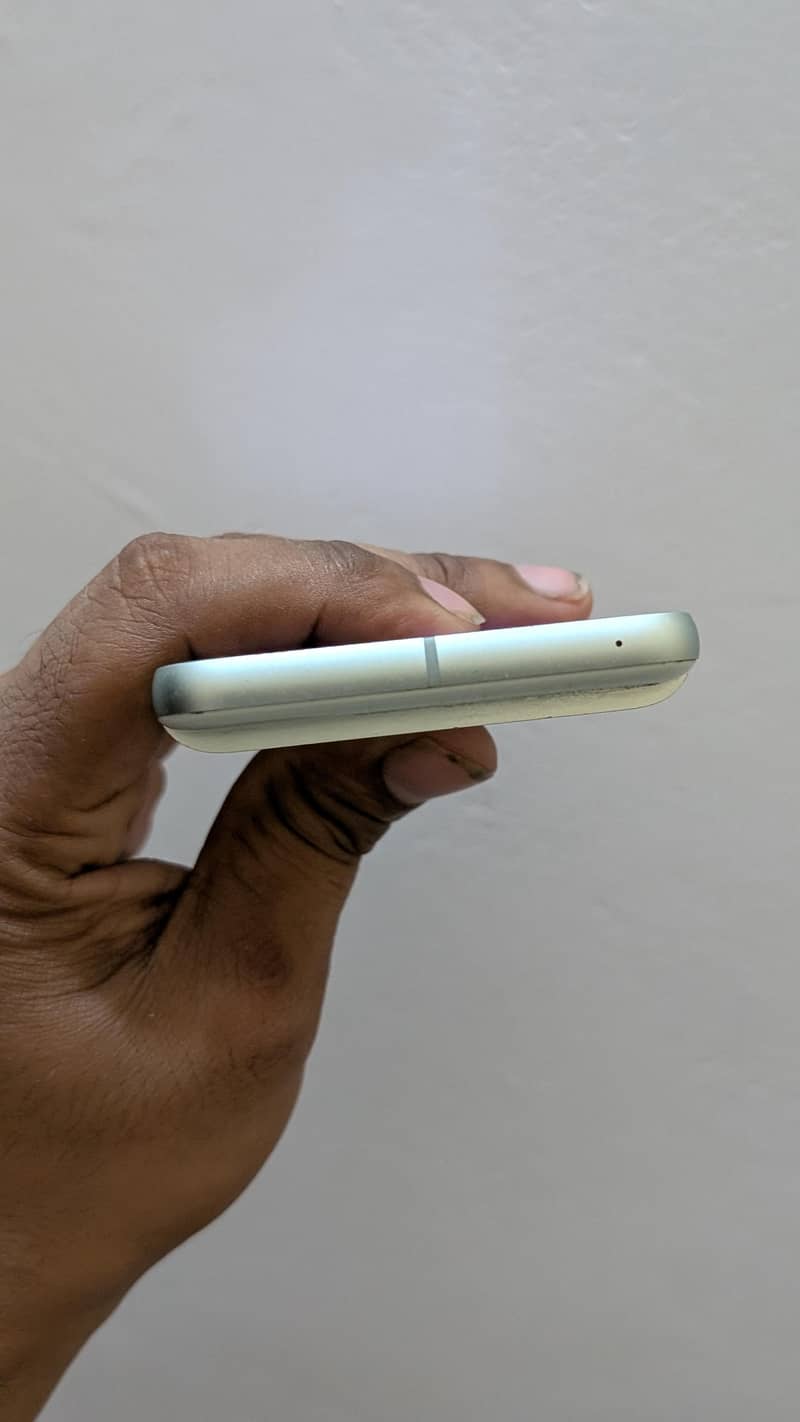 Google Pixel 8 4