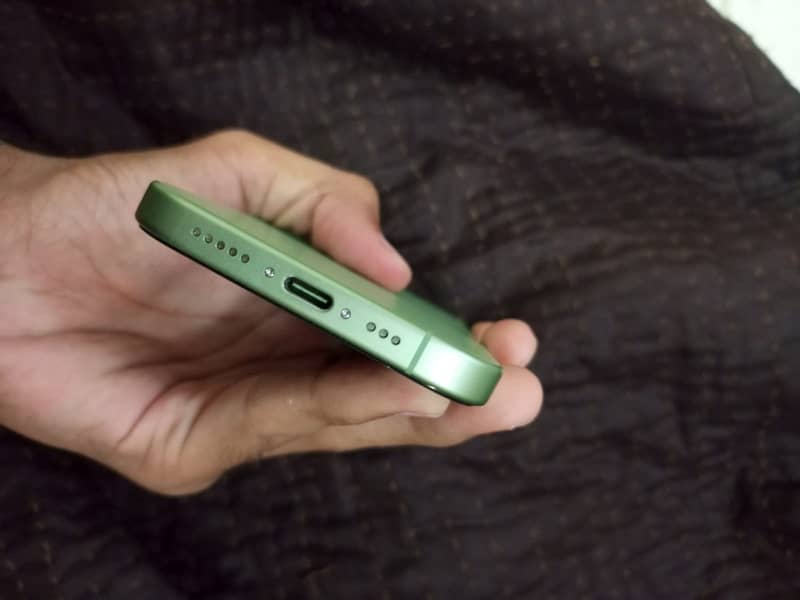 Apple iPhone 17 5