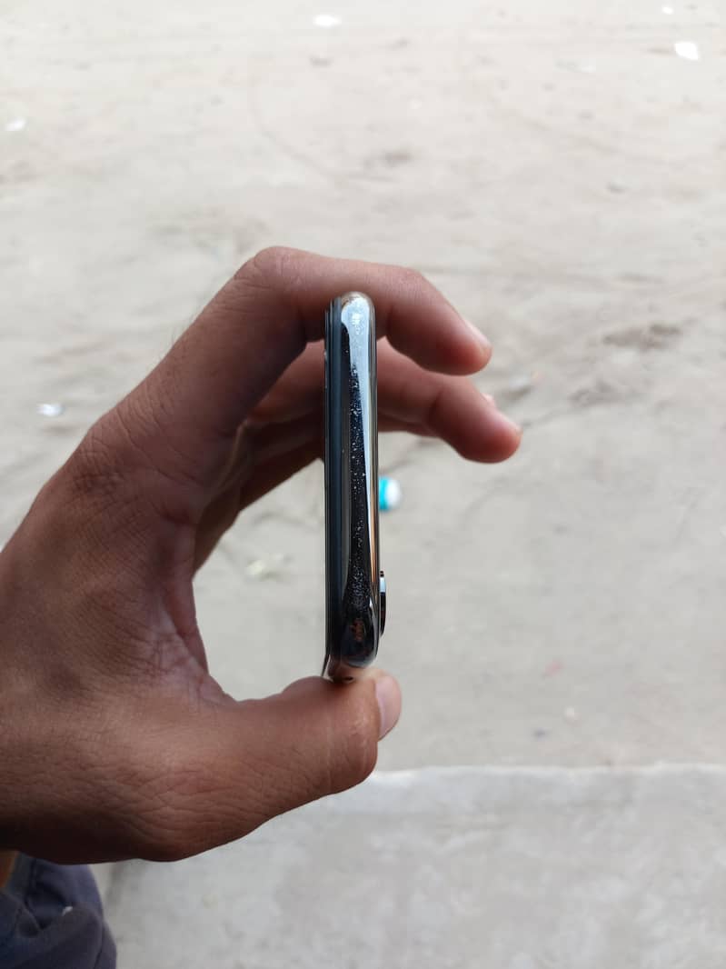 Apple iPhone X 3