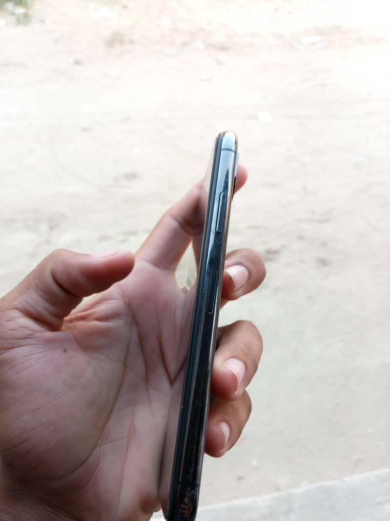 Apple iPhone X 5