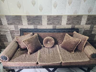 Royal Carved Wooden 6-Seater Sofa Set (3+2+1) in Excellent Condition