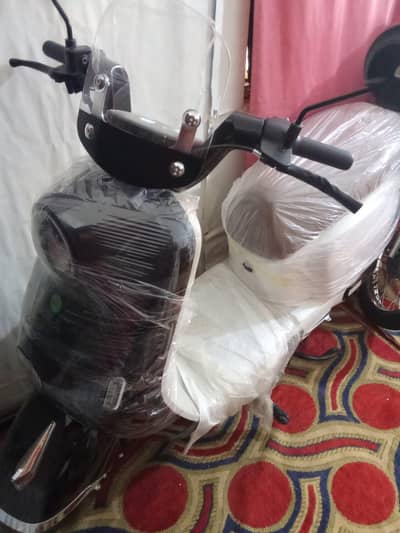 Okla Retro Electric Scooty