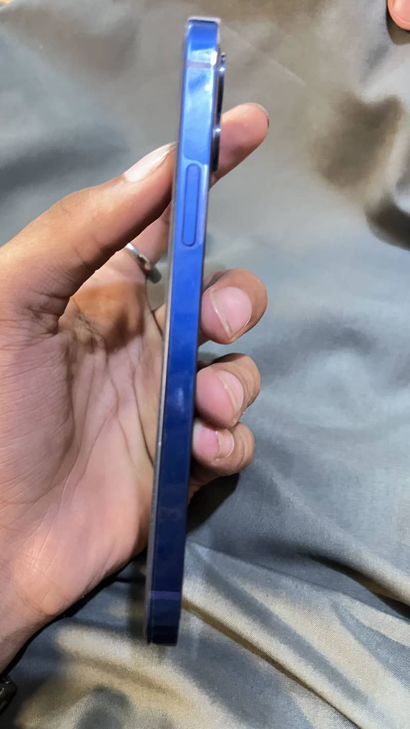Apple iPhone 12 3