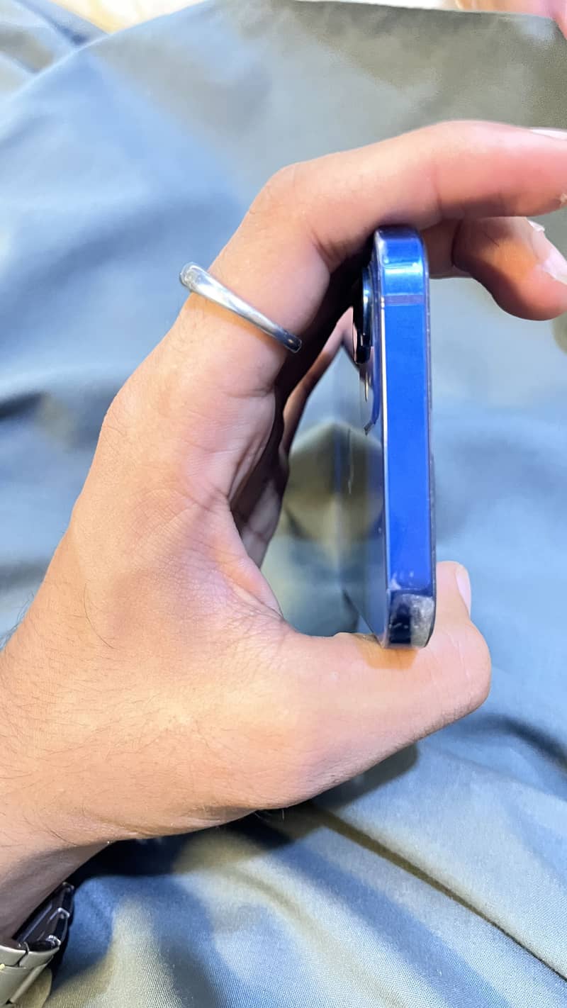 Apple iPhone 12 4