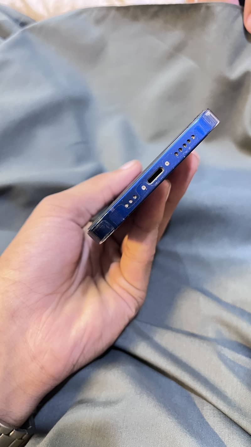 Apple iPhone 12 5