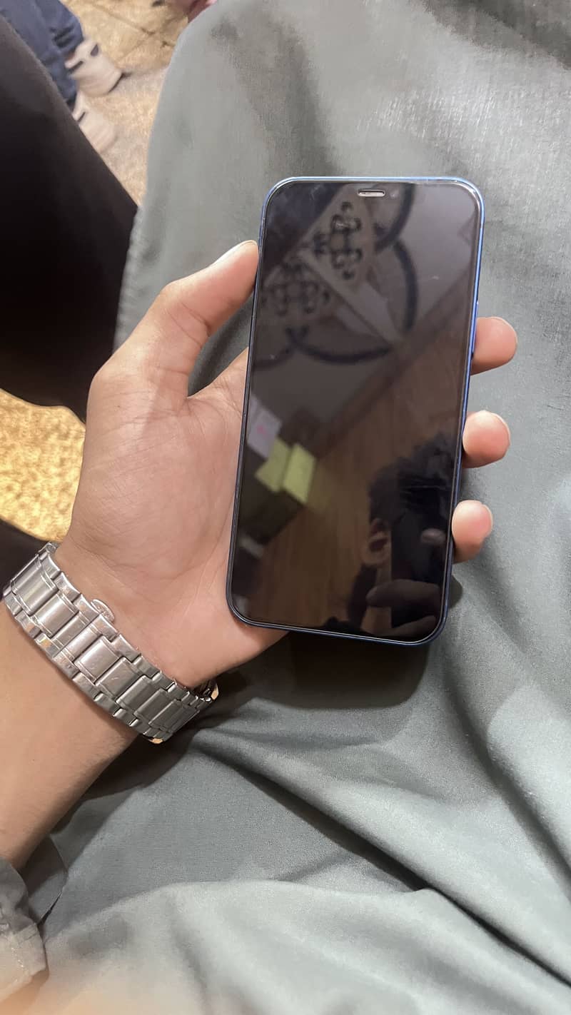 Apple iPhone 12 6