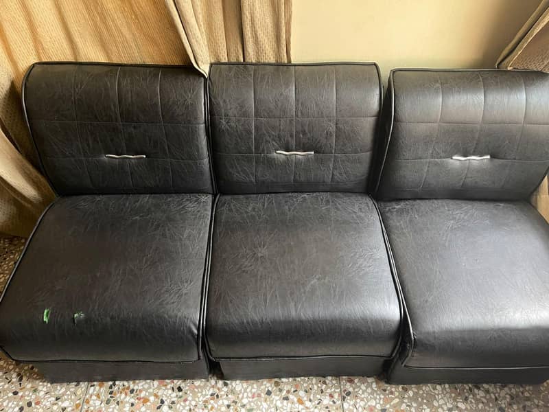 4 seater sofa 0