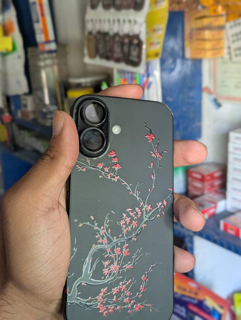Apple iPhone 16 3