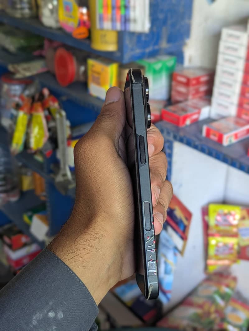 Apple iPhone 16 4