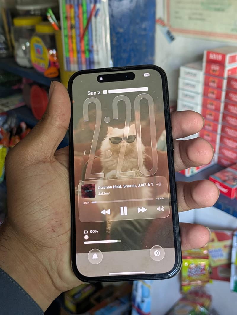 Apple iPhone 16 6