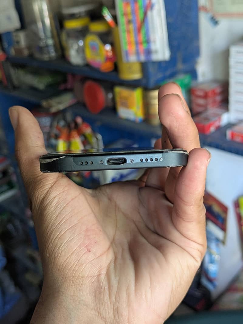 Apple iPhone 16 9