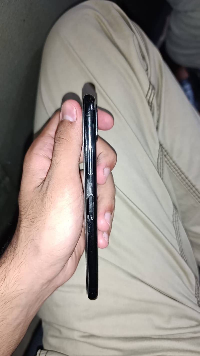 Apple iPhone X 3