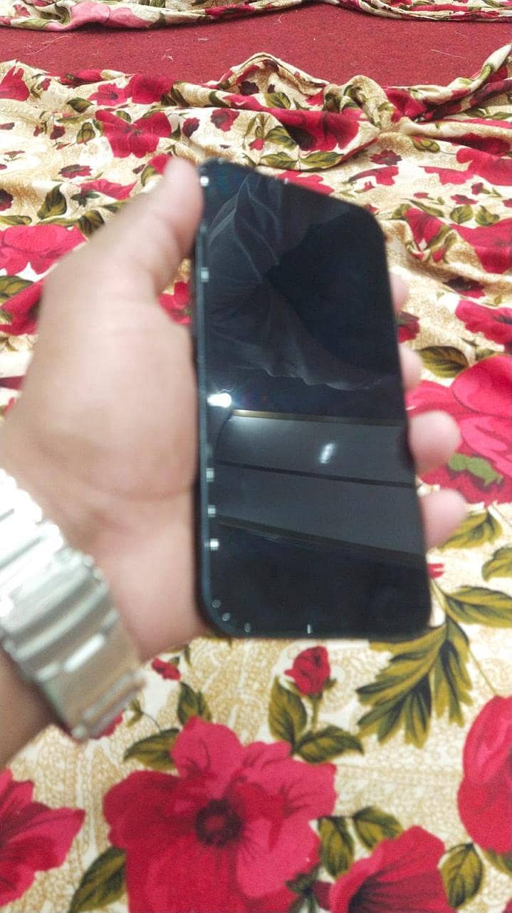 Apple iPhone 13 2