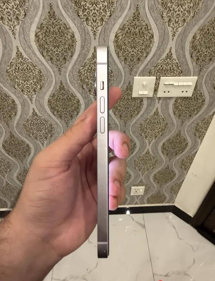 Apple iPhone 14 plus 3