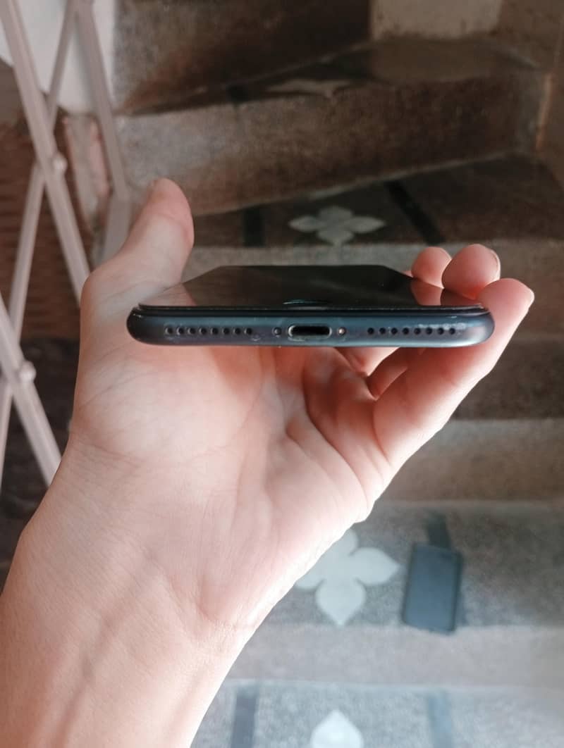 Apple iPhone 7 Plus 3