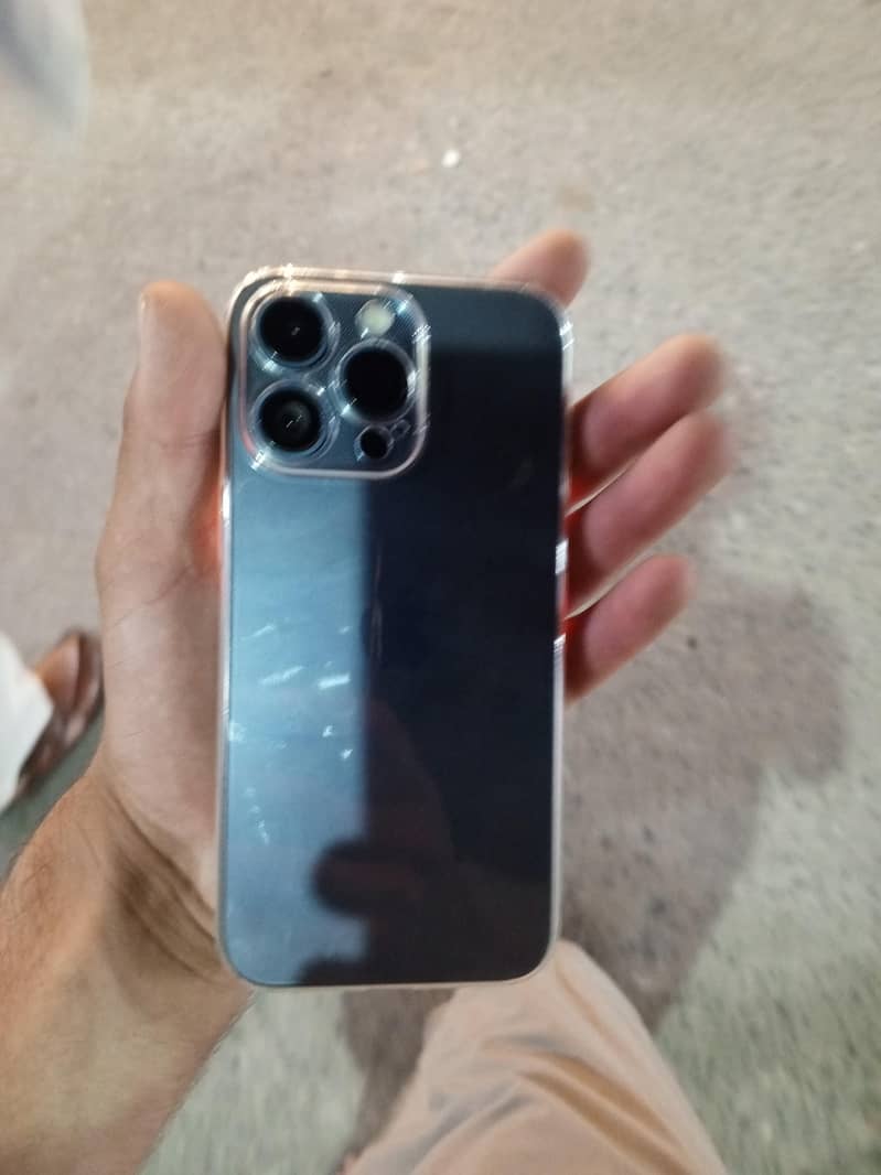 Apple iPhone 15 Pro Max 3