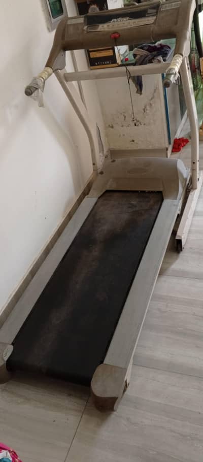 Precor Commercial Treadmill – Good Working Condition