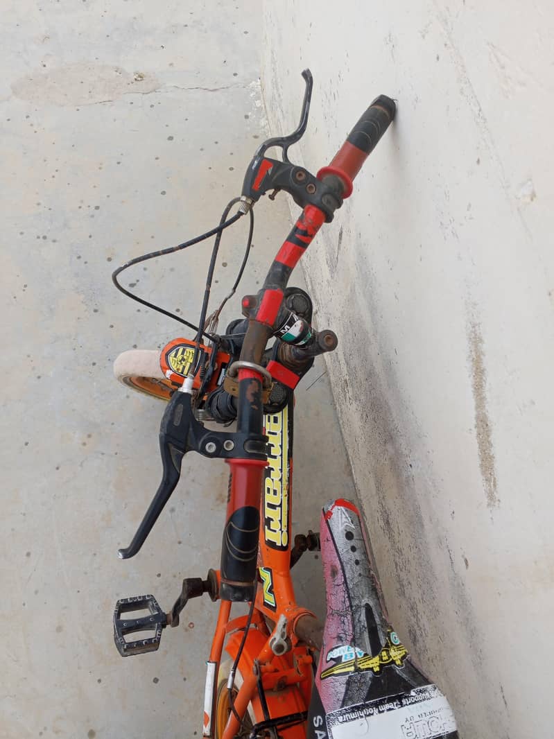 تین سال سے لے کے سات سال کے بچے تک یہ سائیکل یوز کر سکتے ہیں 1