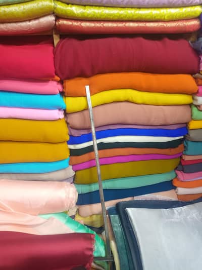 Kapry Ki shop k lie helper larky ki zrort hai