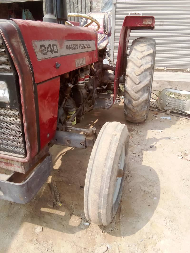 MF 240 2002 2