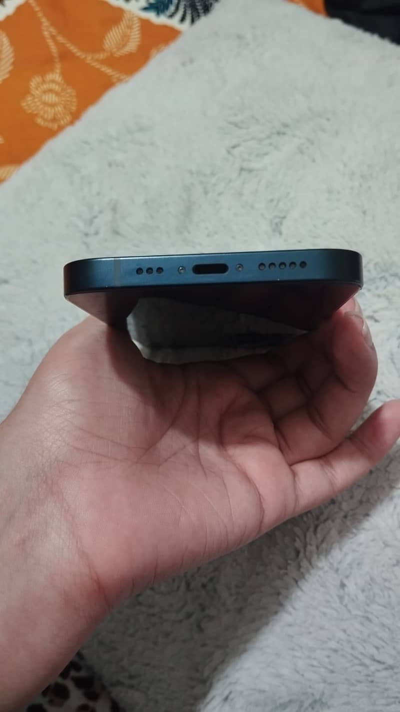 Apple iPhone 13 2