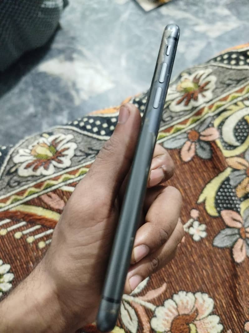 Apple iPhone 11 0