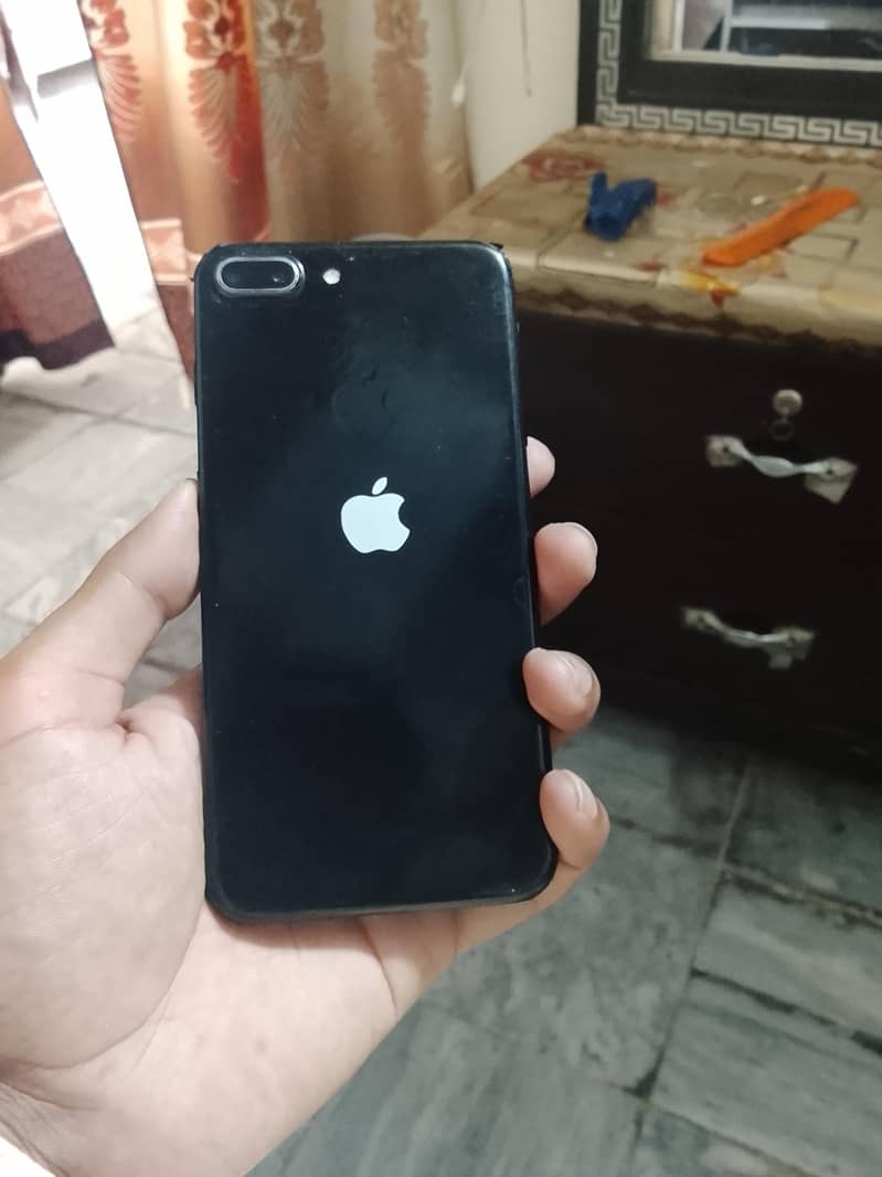 Apple iPhone 7 plus 1