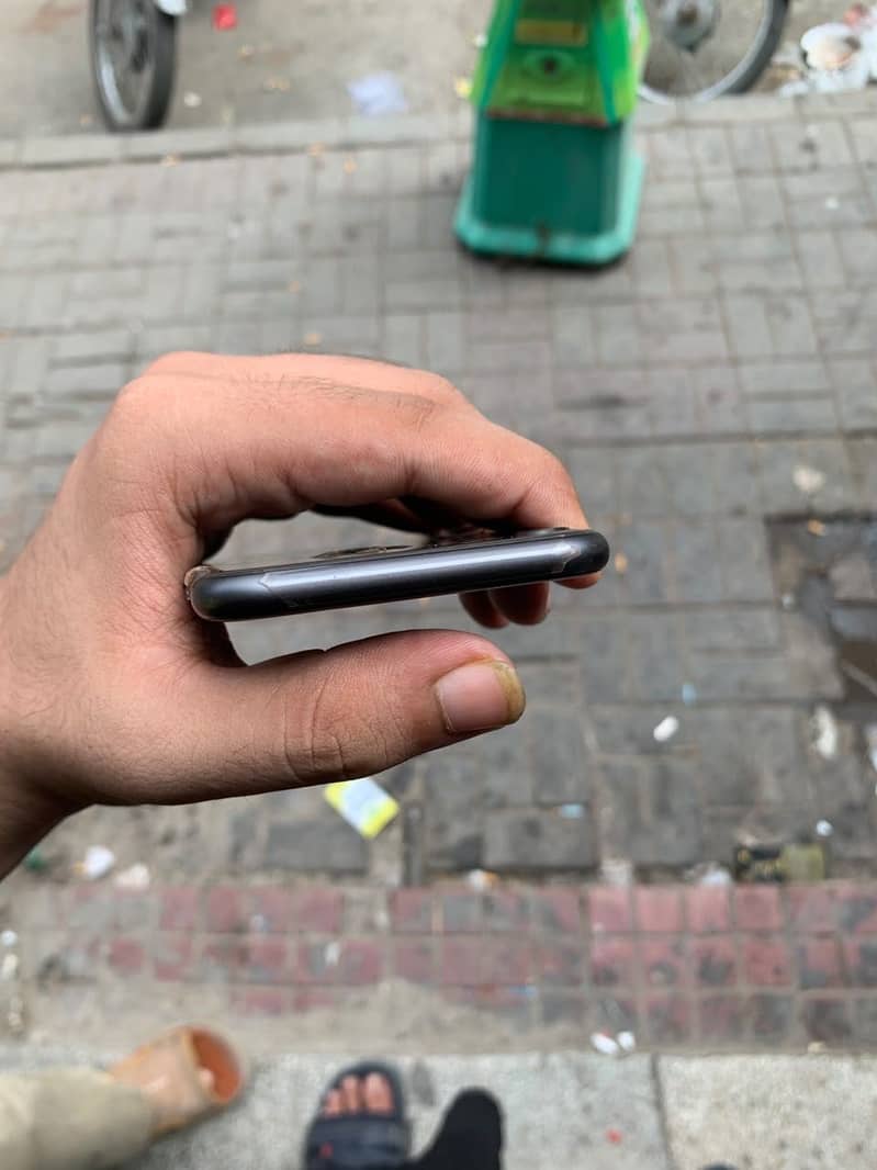 Apple iPhone 8 1