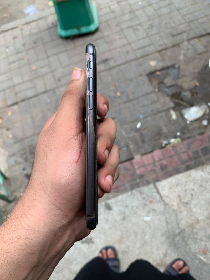 Apple iPhone 8 3