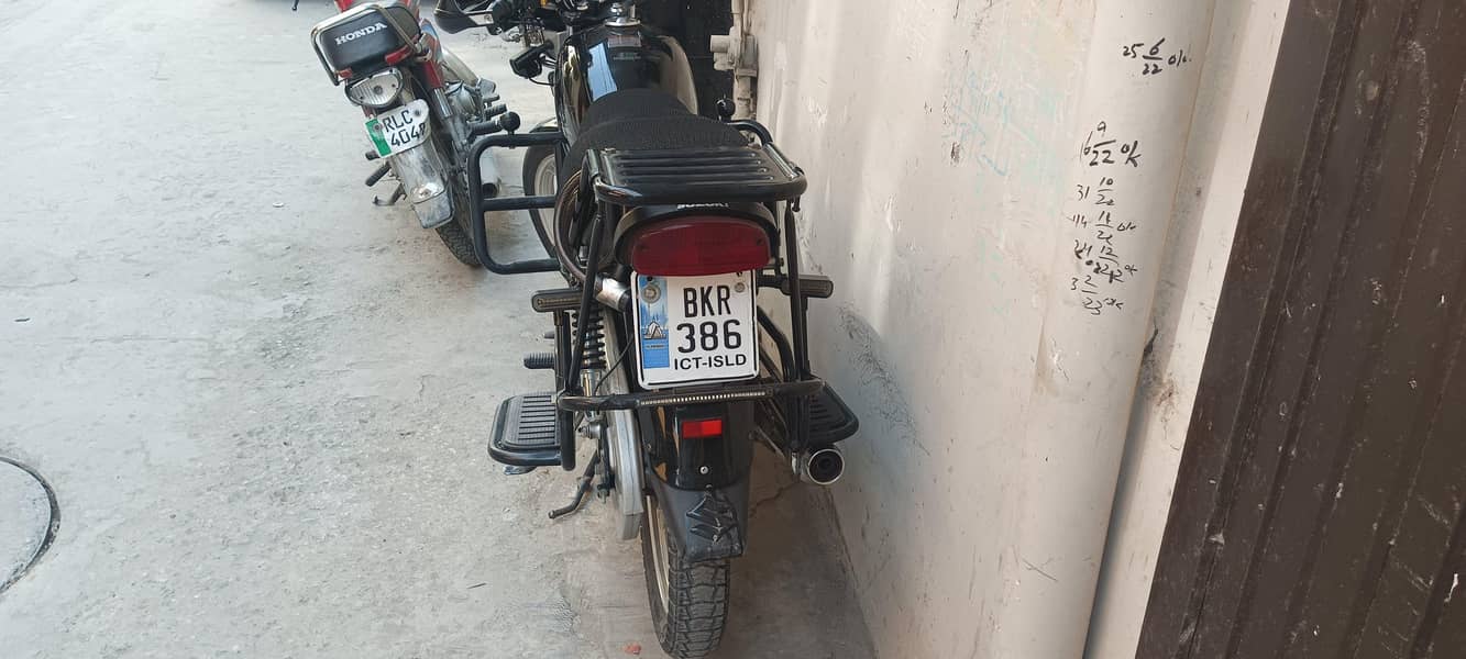 Suzuki GS150 3