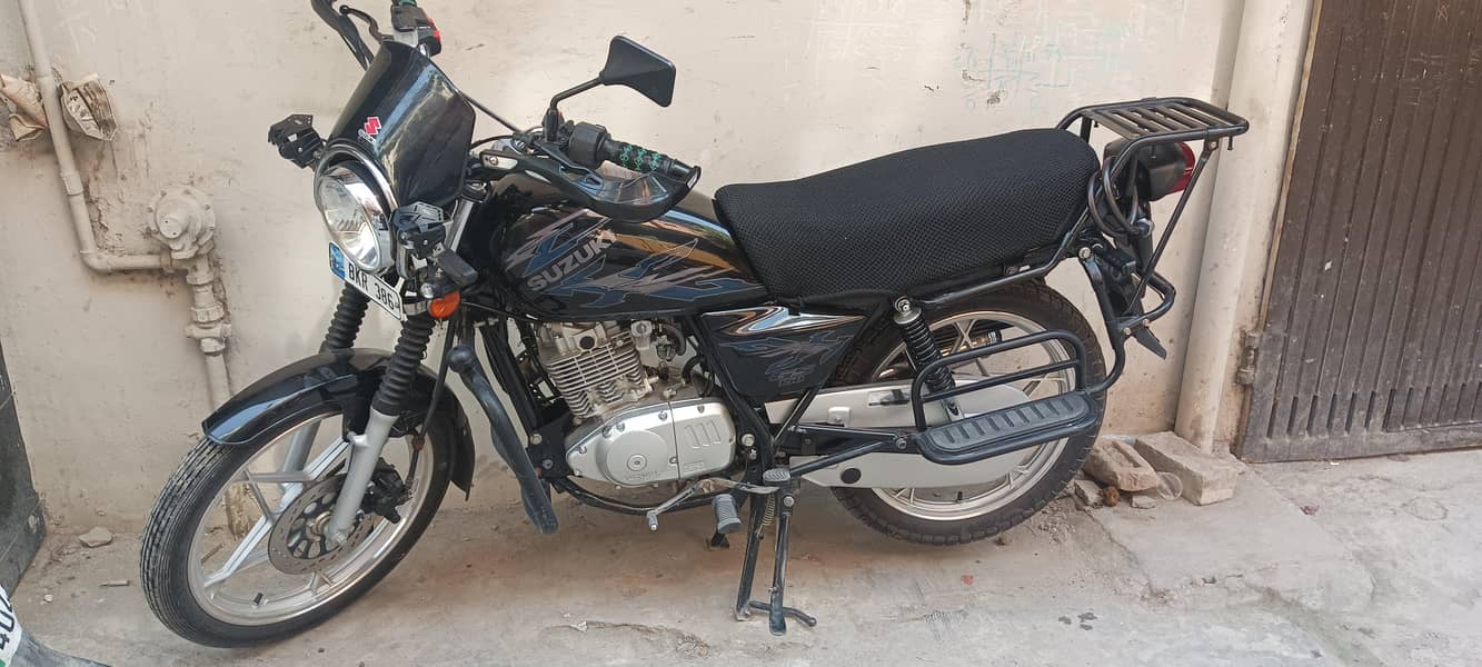 Suzuki GS150 6