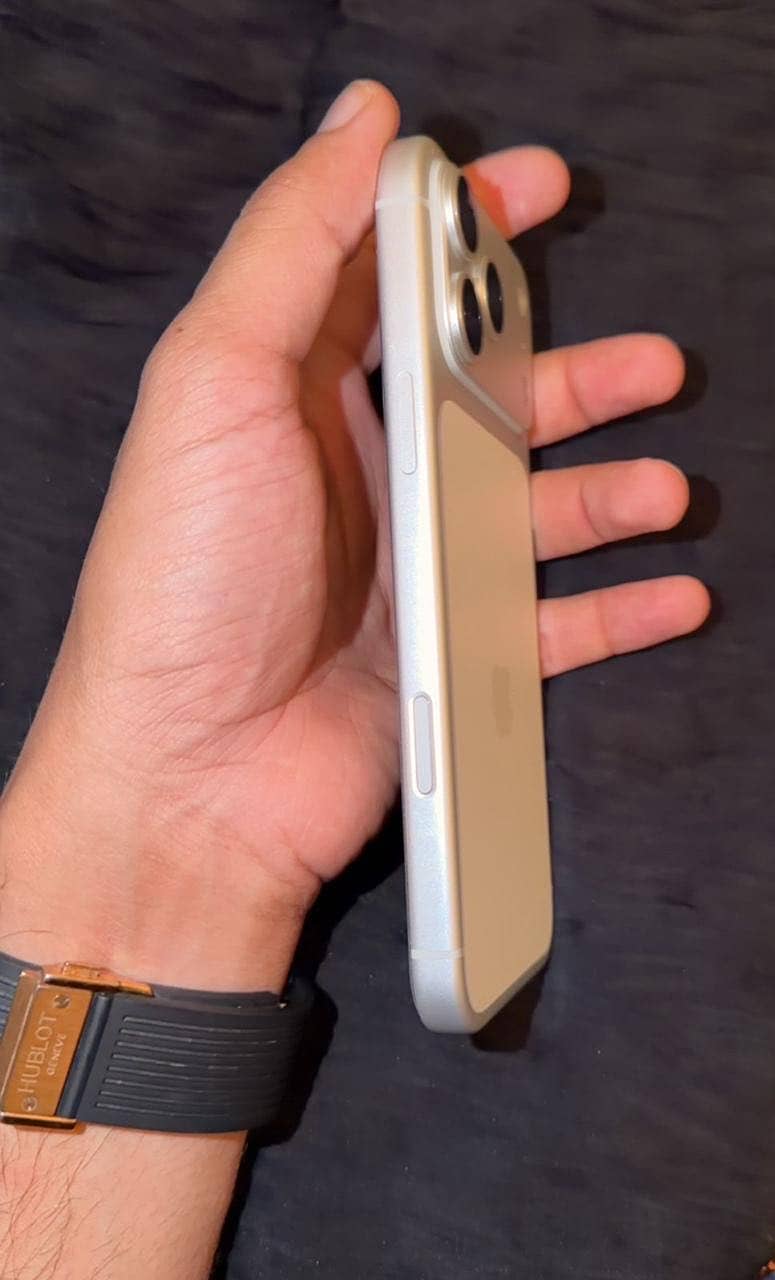 Apple iPhone 17 Pro Max 1